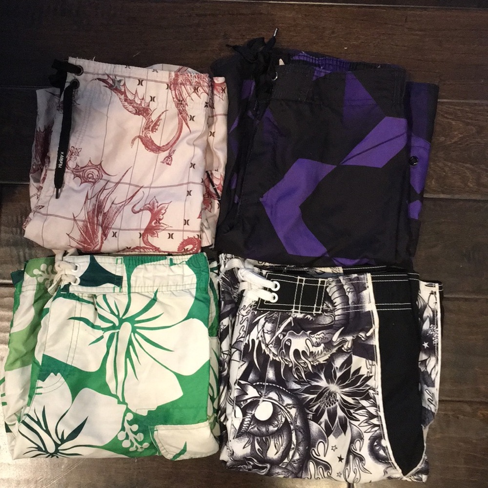 Bundled 4 different styles of swimming trunk.